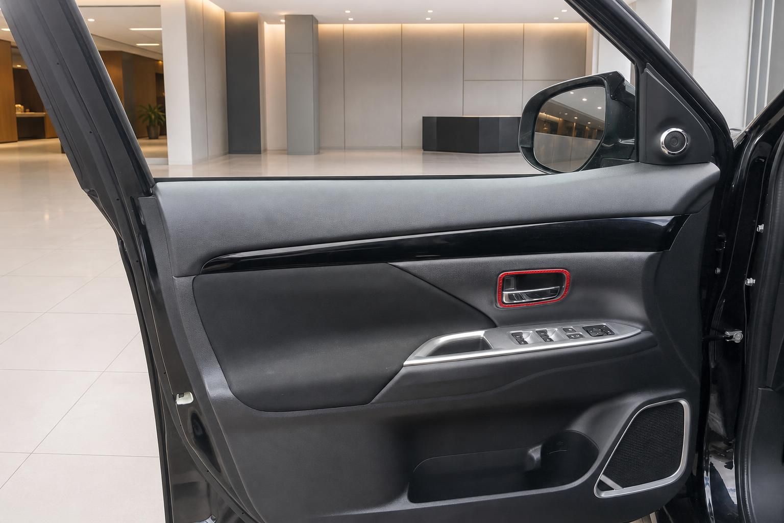 Mitsubishi Outlander Türverkleidung mit Bedienelementen und Außenspiegel