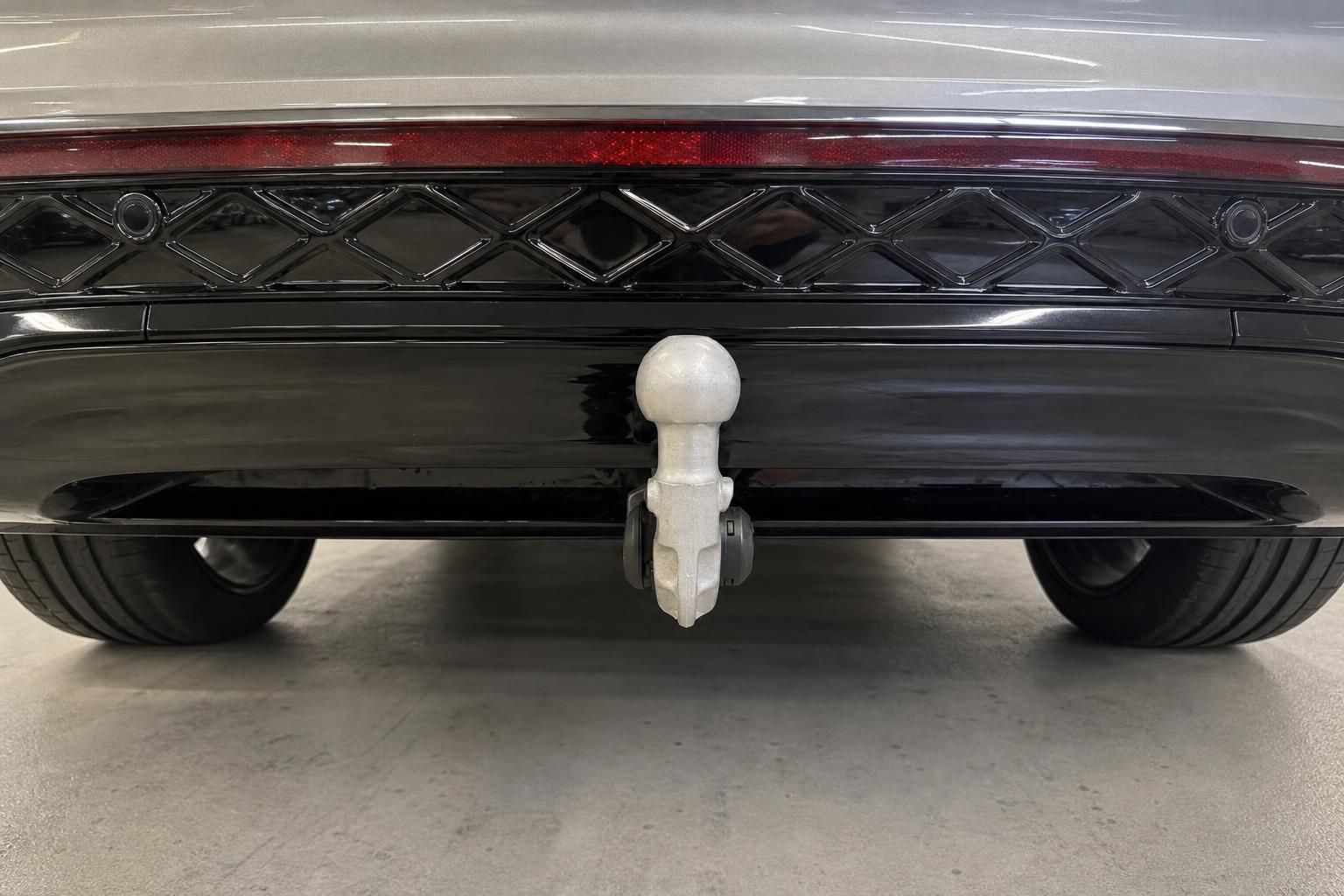 VW Tiguan Heckstoßstange mit Anhängerkupplung im Detail