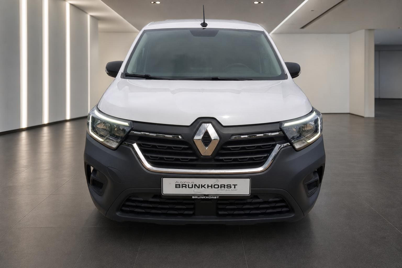 Renault Kangoo weiß, Frontalansicht mit Kühlergrill und LED-Licht