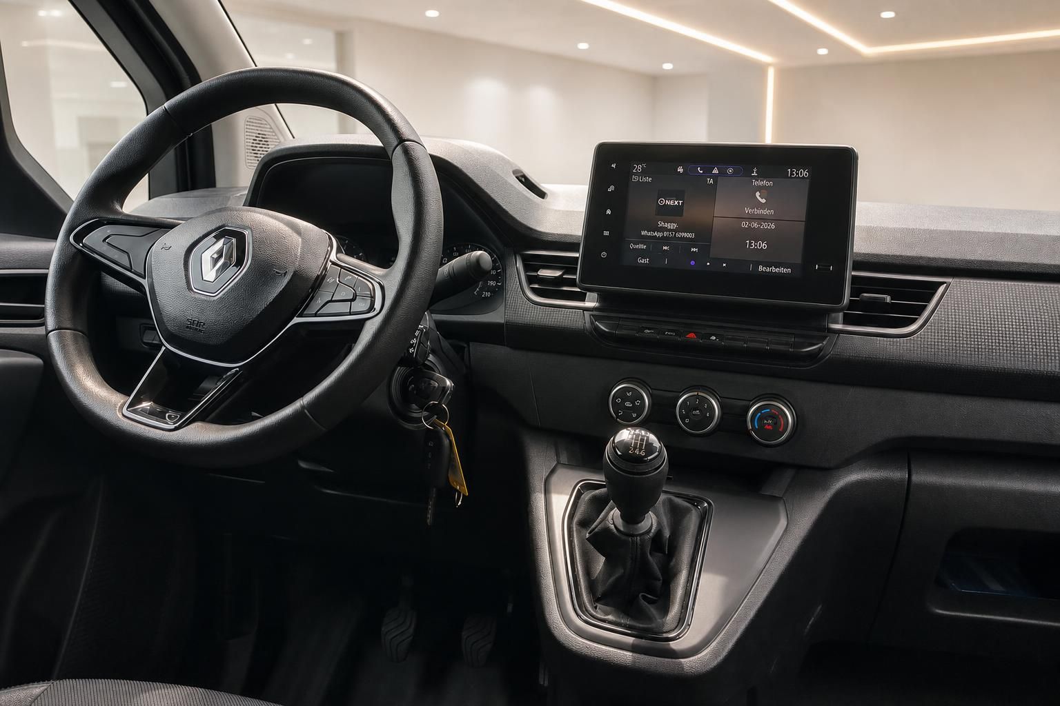 Renault Kangoo Cockpit mit Lenkrad, Touchscreen und Schaltknauf