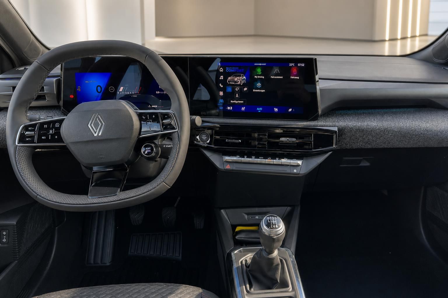 Renault Clio Innenraum, Cockpit mit Lenkrad und Display