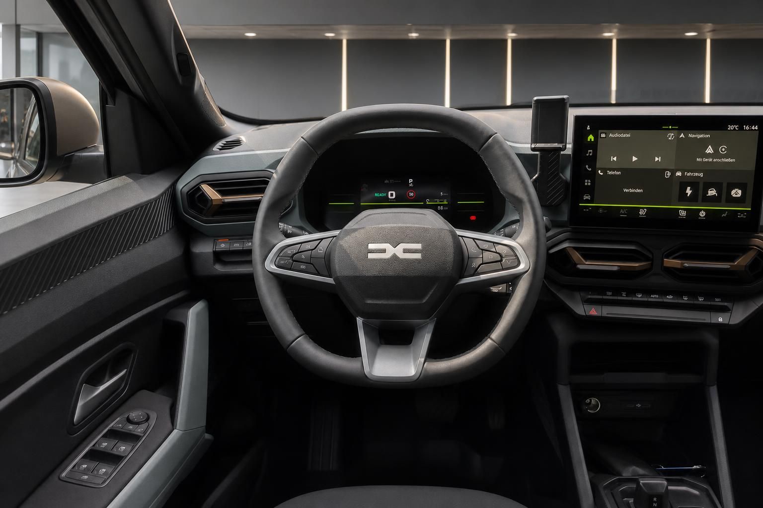 Dacia Cockpit mit Lenkrad und digitalem Tacho im Innenraum