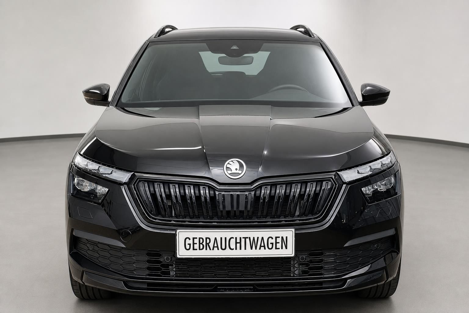 Skoda Kamiq schwarz Frontansicht Gebrauchtwagen mit Kuehlergrill
