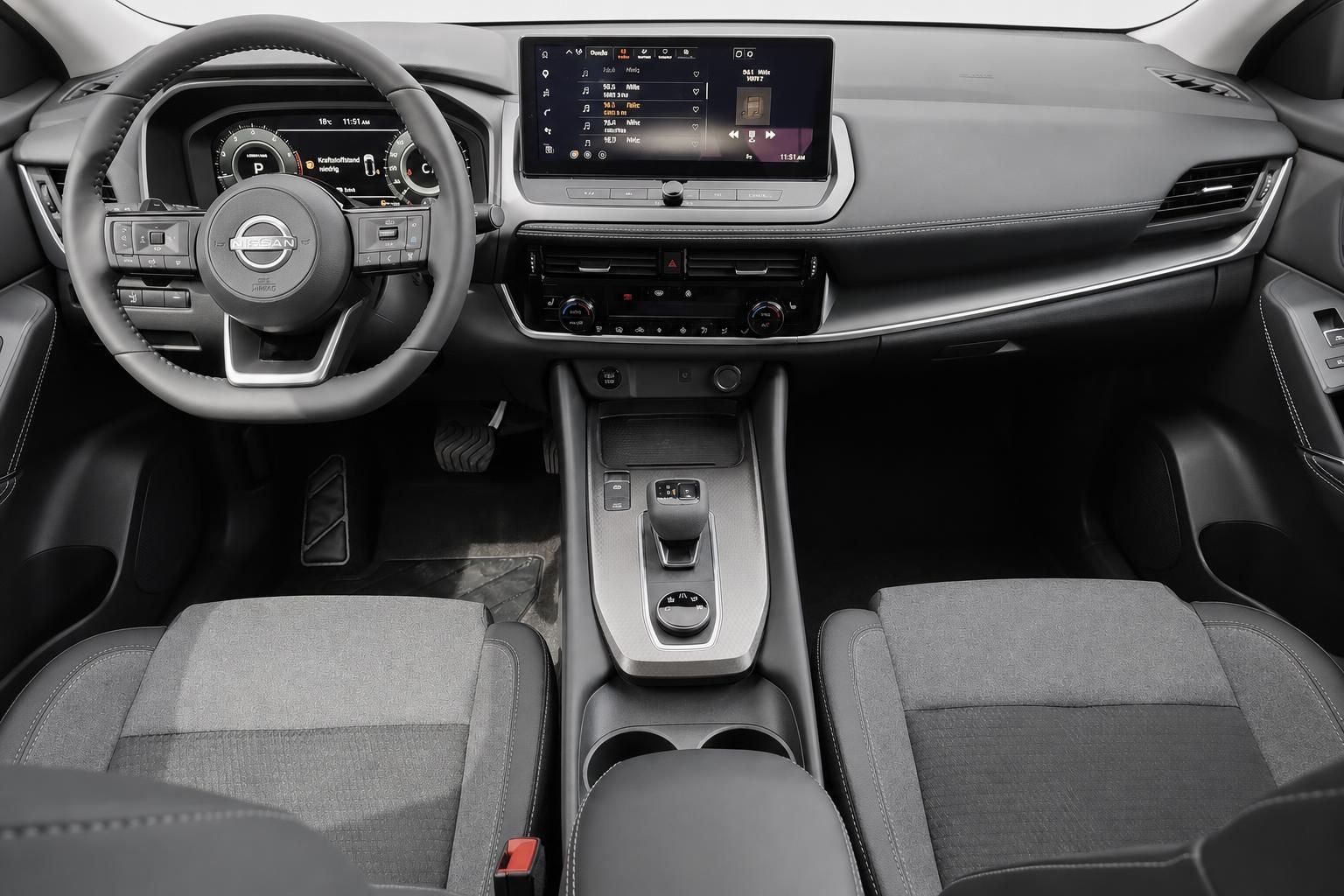Cockpit und Mittelkonsole des Nissan Qashqai mit Touchscreen