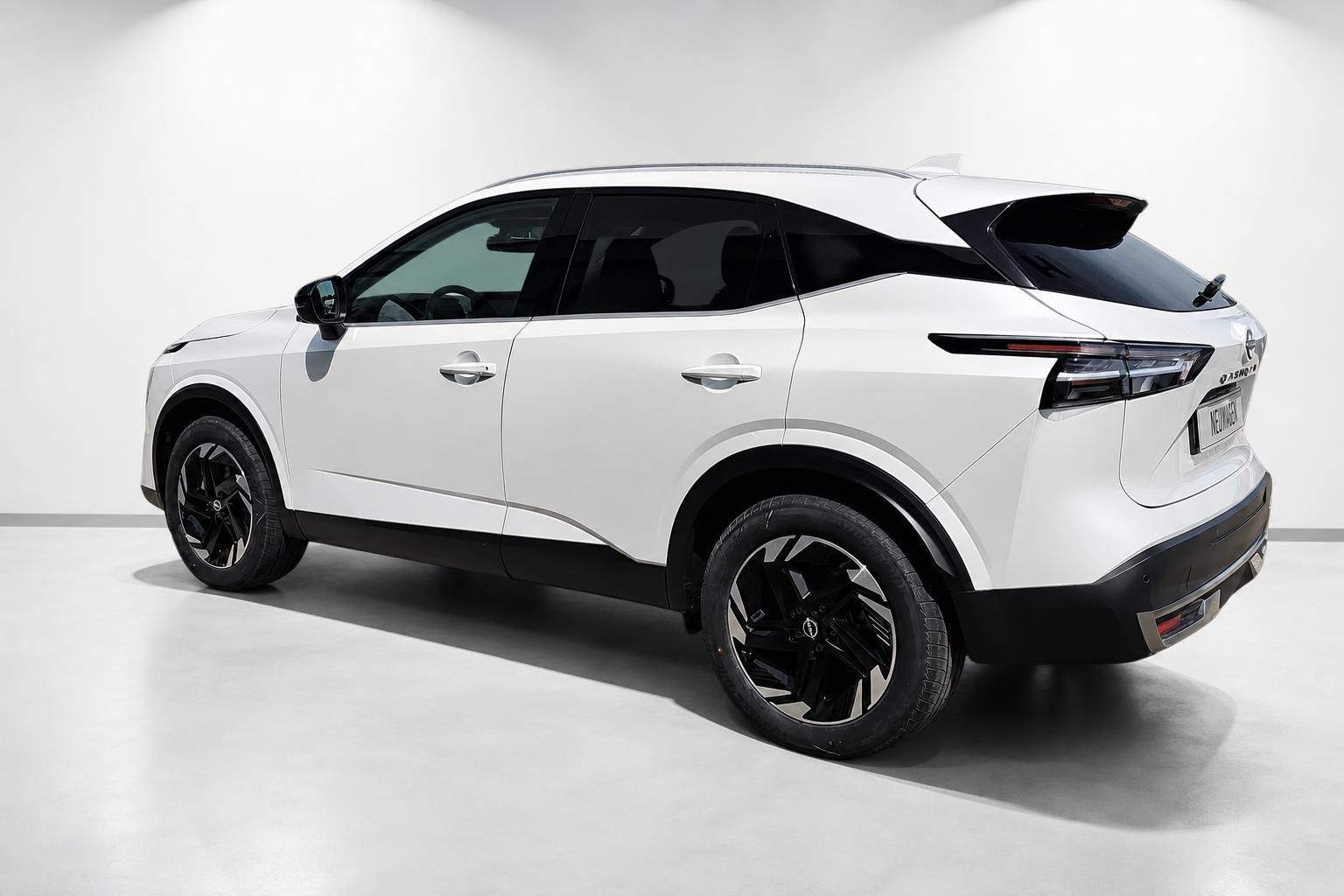 Nissan Qashqai weiß Heckansicht SUV Neuwagen seitlich