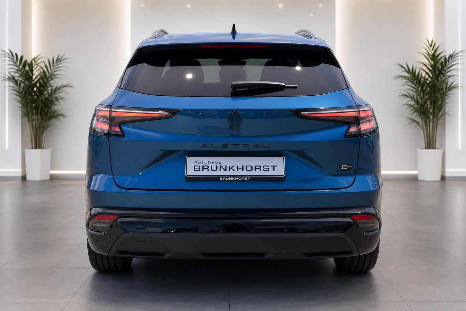 Renault Austral in Blau, Heckansicht im Autohaus Brunkhorst