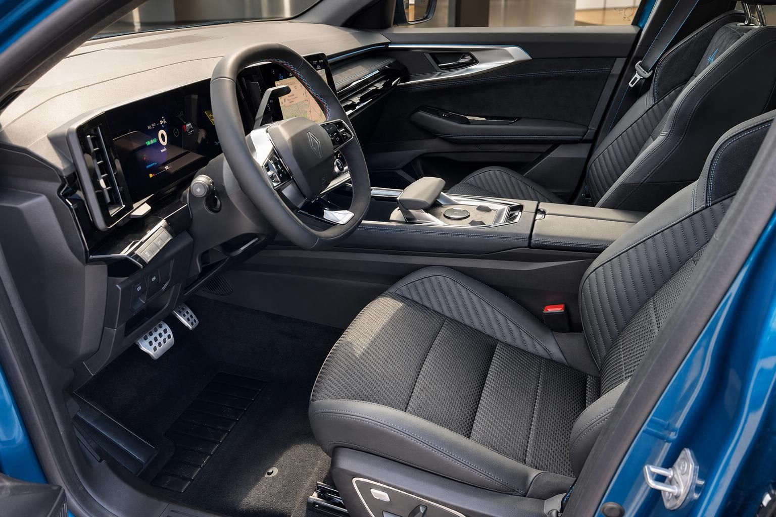 Renault Austral Innenraum, Vordersitze und Armaturenbrett Detailansicht