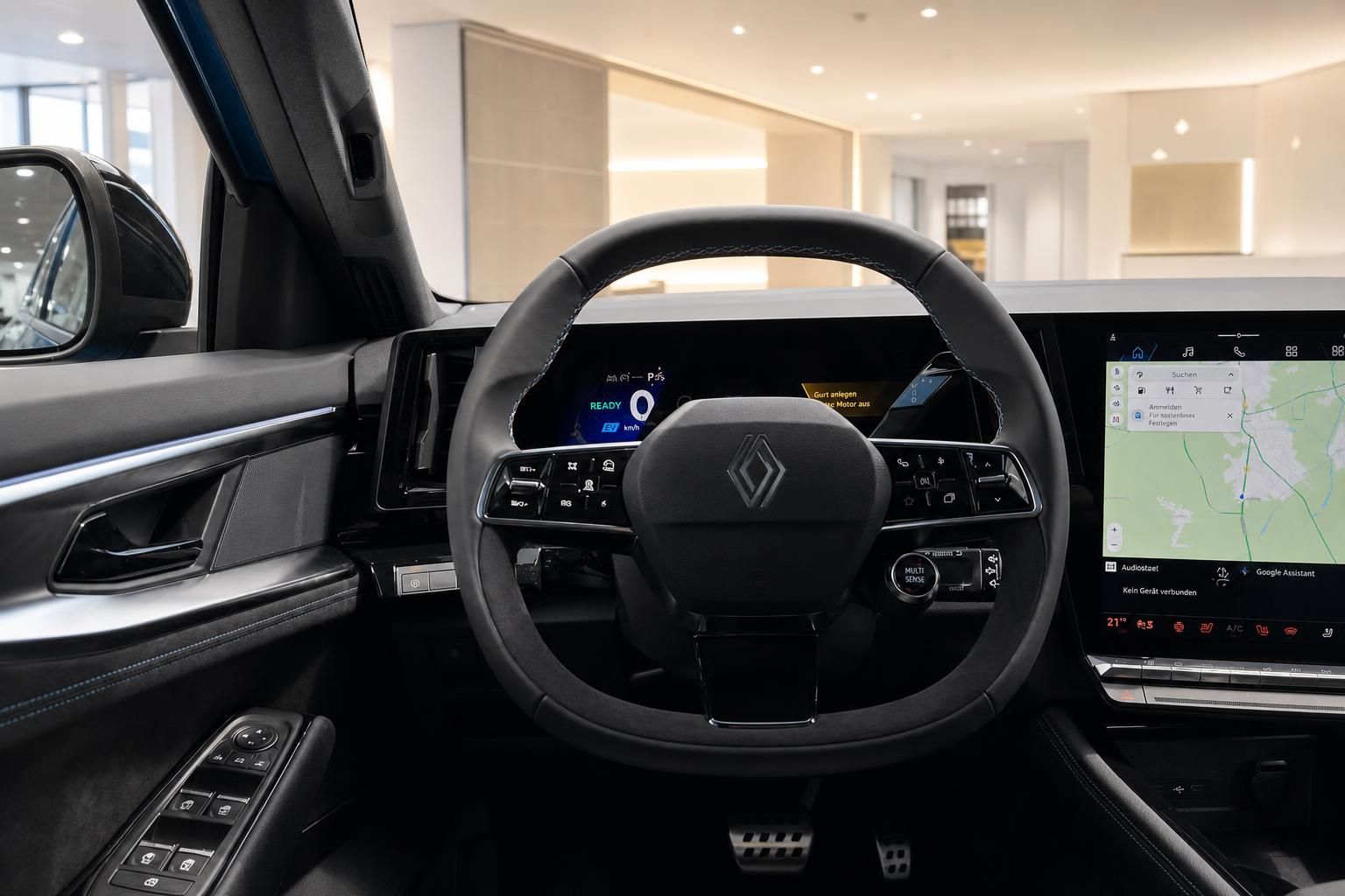 Renault Cockpit mit Lenkrad und digitalem Infotainment-Display