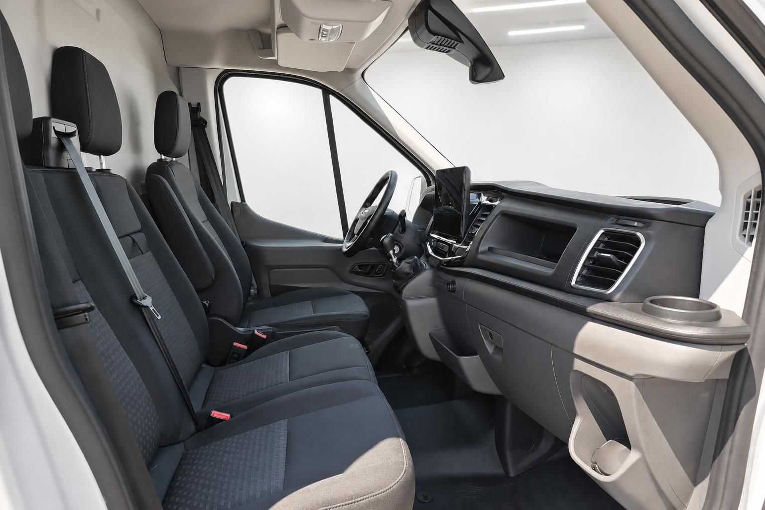 Ford Transit Innenraum, Sitze und Armaturenbrett im Detail
