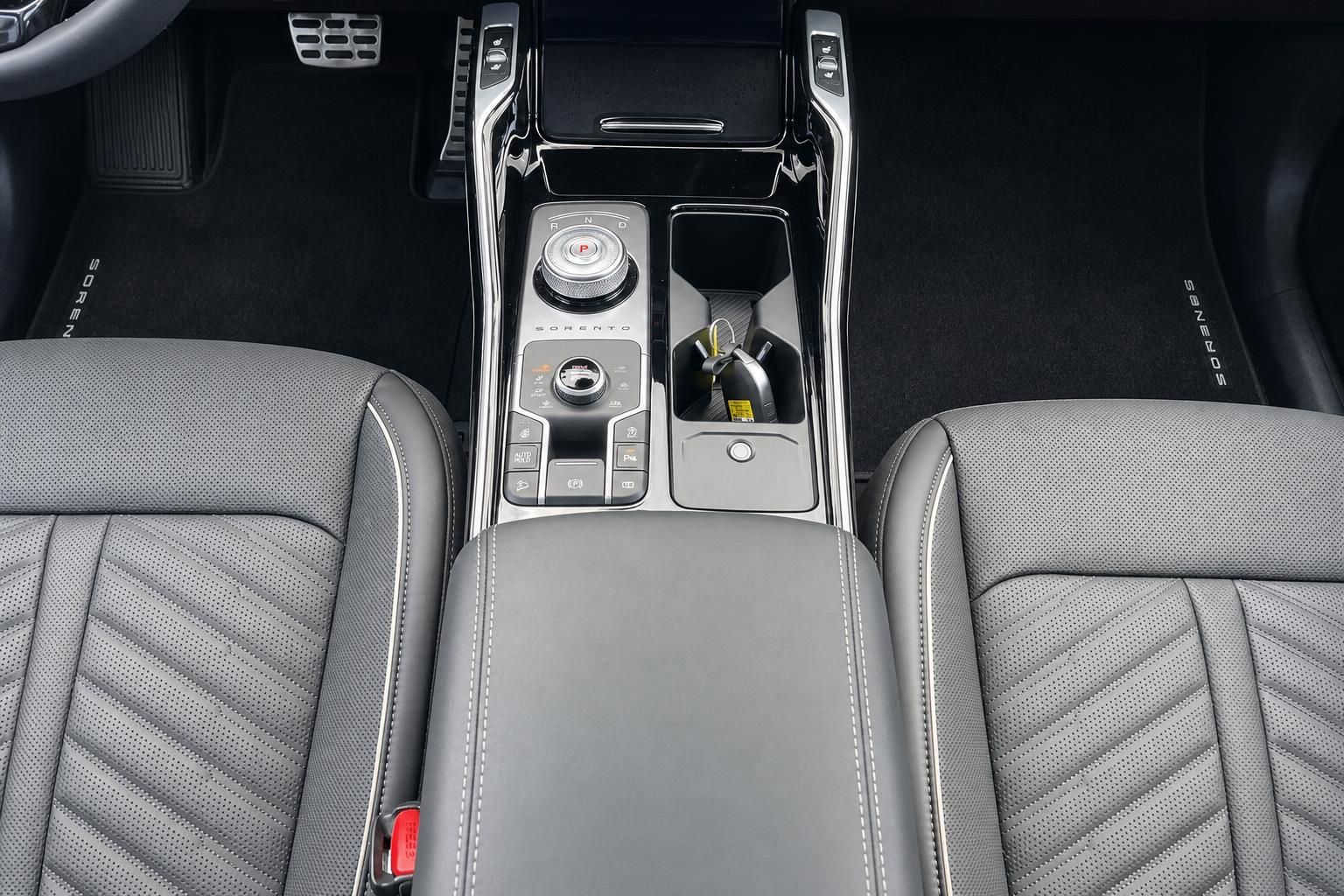 Kia Sorento Mittelkonsole mit Automatikwahlrad und Ledersitzen