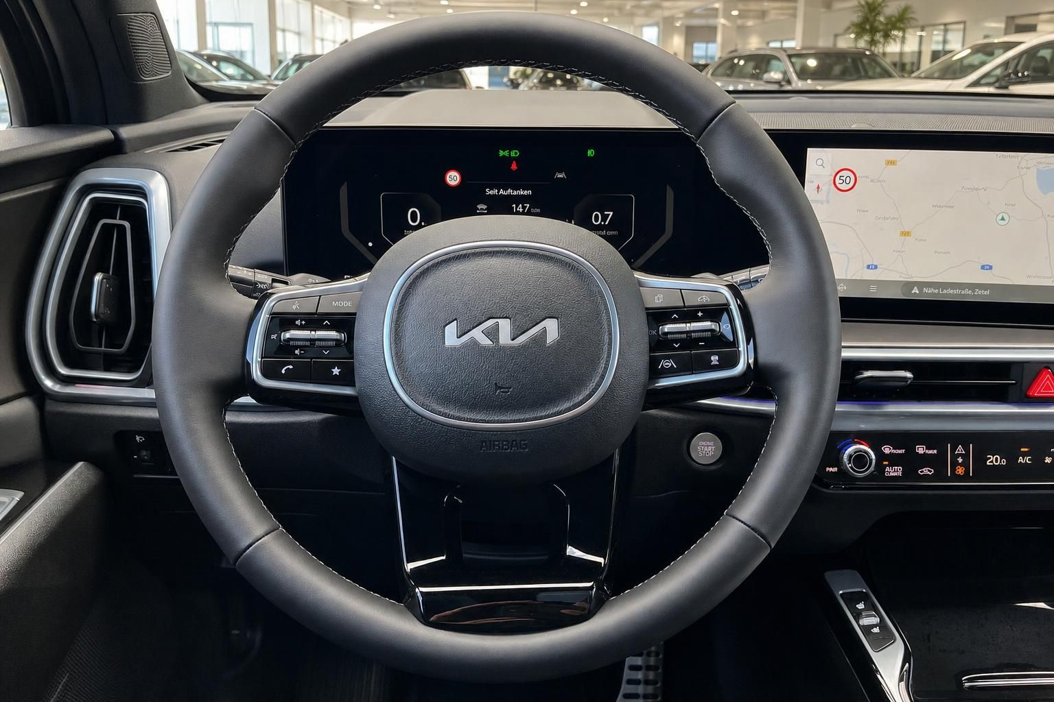 Kia Sorento Lenkrad mit Bedienelementen und Navigationsdisplay