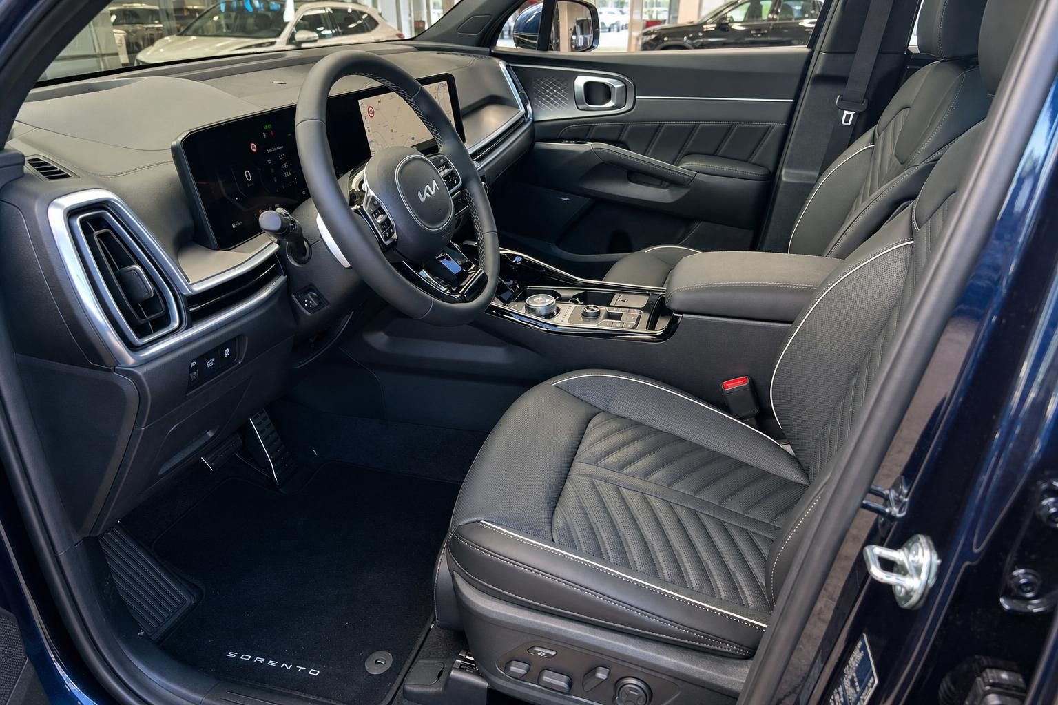 Kia Sorento Fahrersitz und Cockpit mit digitalem Display