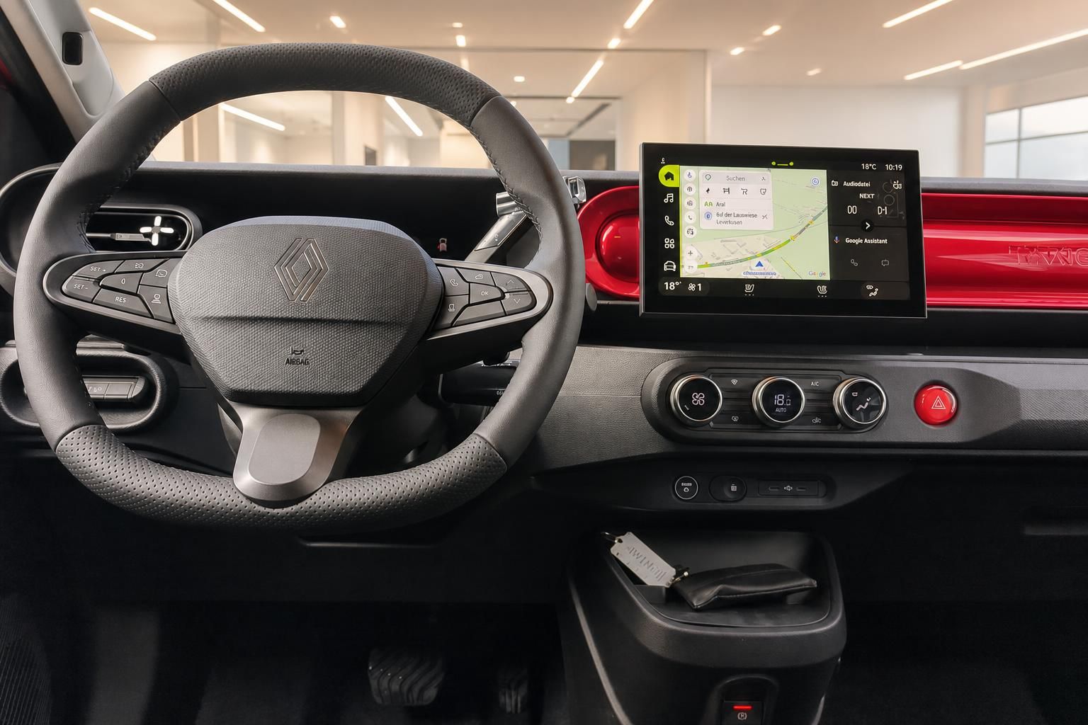 Renault Twingo Cockpit mit Lenkrad und Navigationsdisplay