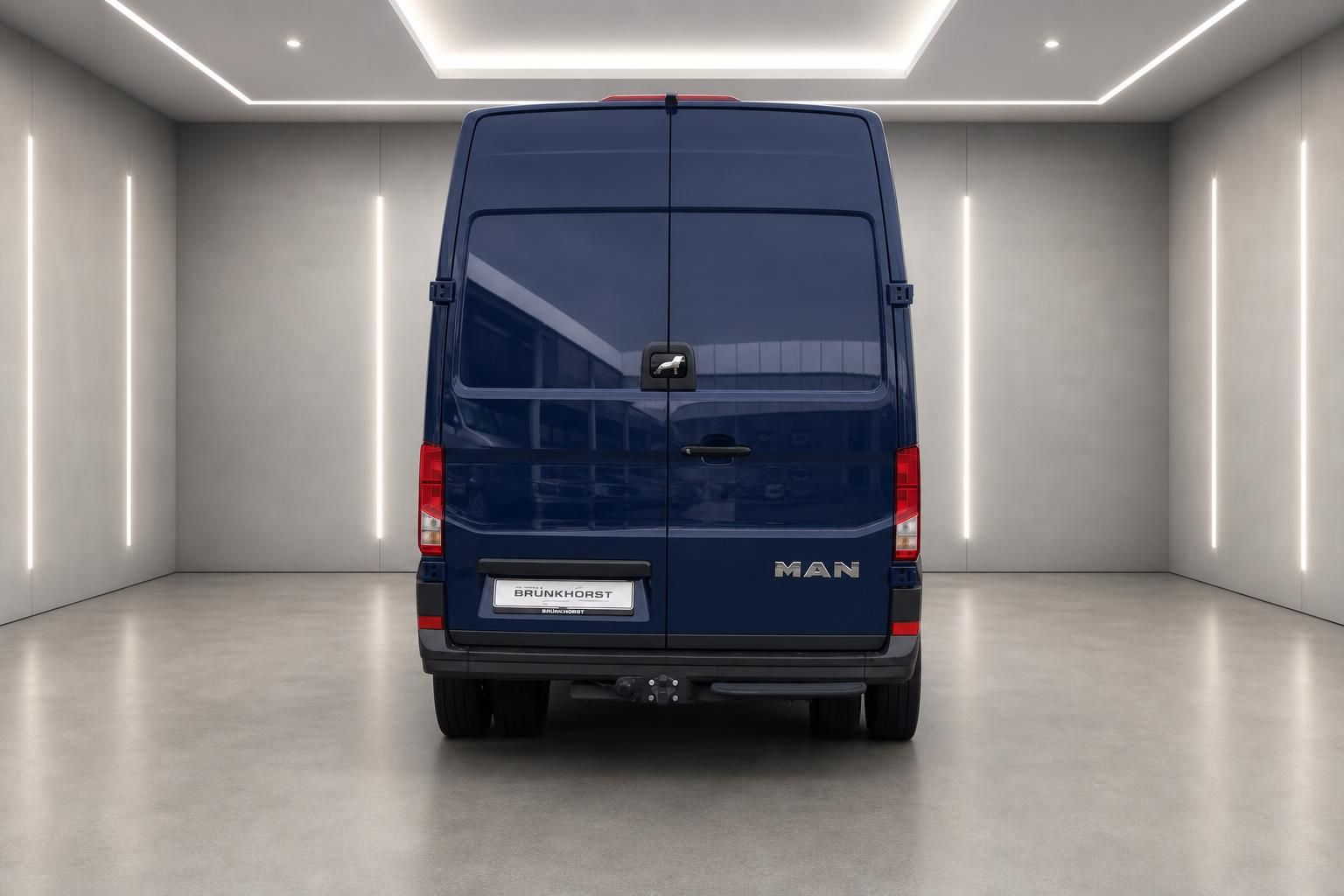 MAN TGE Transporter blau Heckansicht Kastenwagen Nutzfahrzeug
