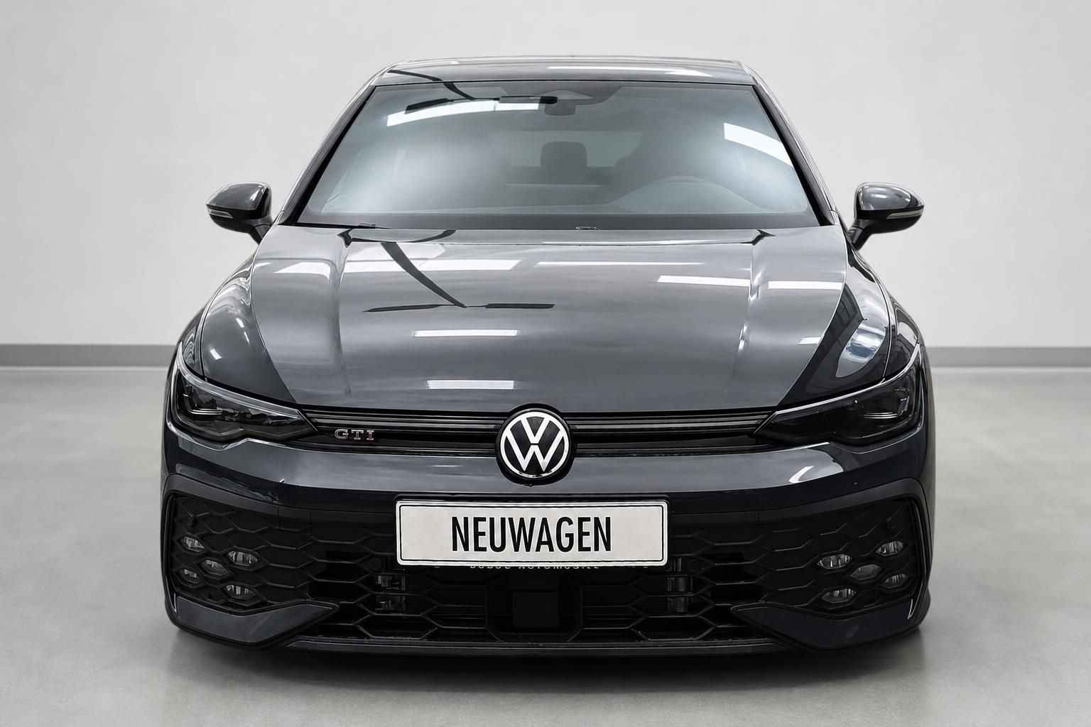 VW Golf GTI grau Frontansicht mit VW Logo und LED-Scheinwerfern