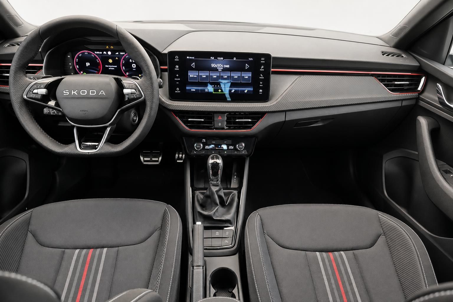Skoda Kamiq Cockpit mit Lenkrad, Display und Vordersitzen