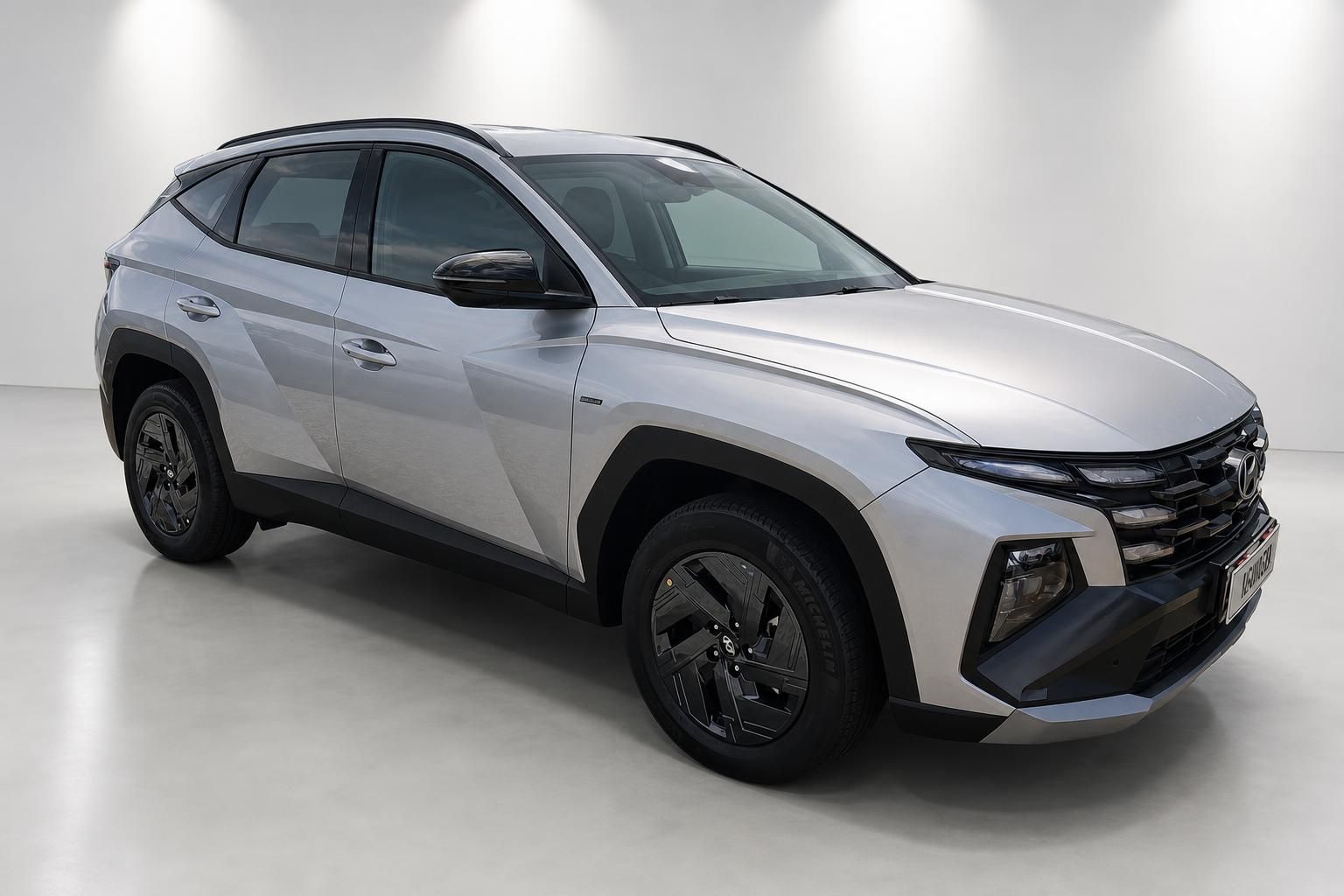 Hyundai Tucson Hybrid, Frontansicht schraeg im Studio