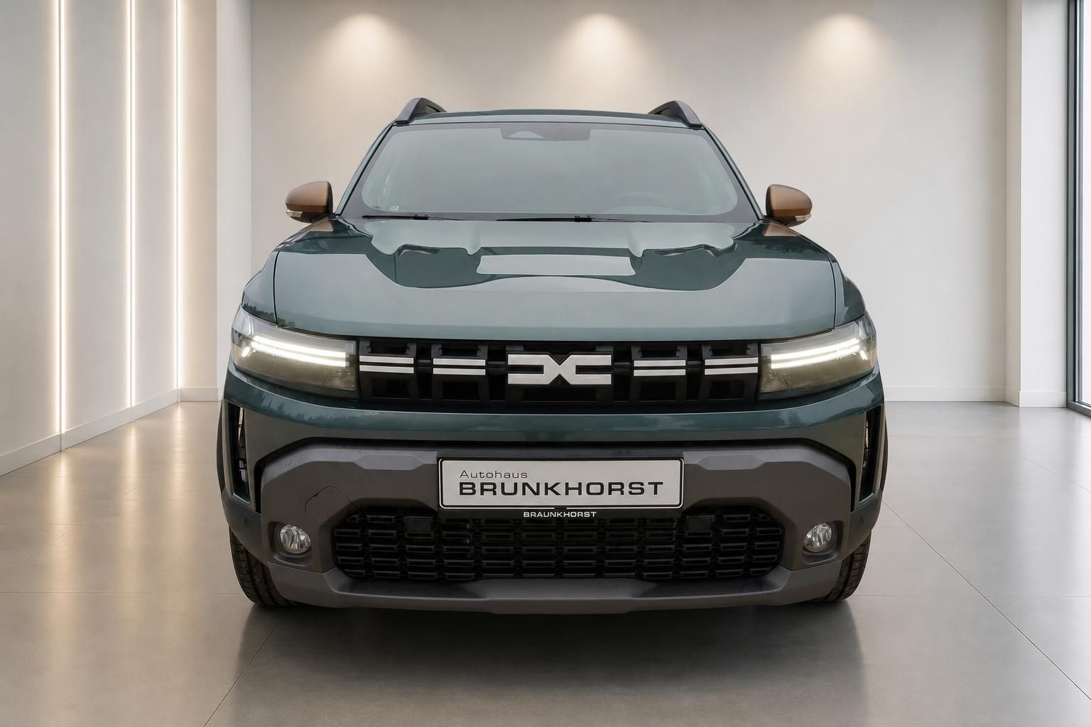 Dacia Duster Frontansicht mit LED-Scheinwerfern im Autohaus Brunkhorst