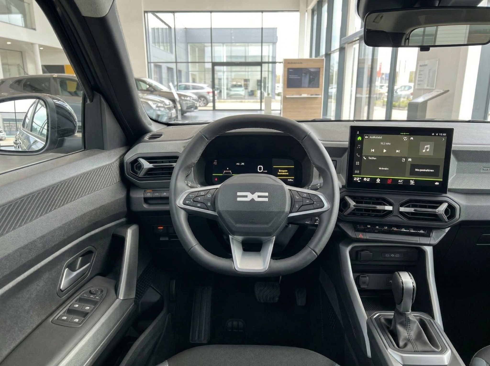 Fahrzeug-Armaturenbrett mit Touchscreen und Bedienelementen - Innenansicht des Cockpits