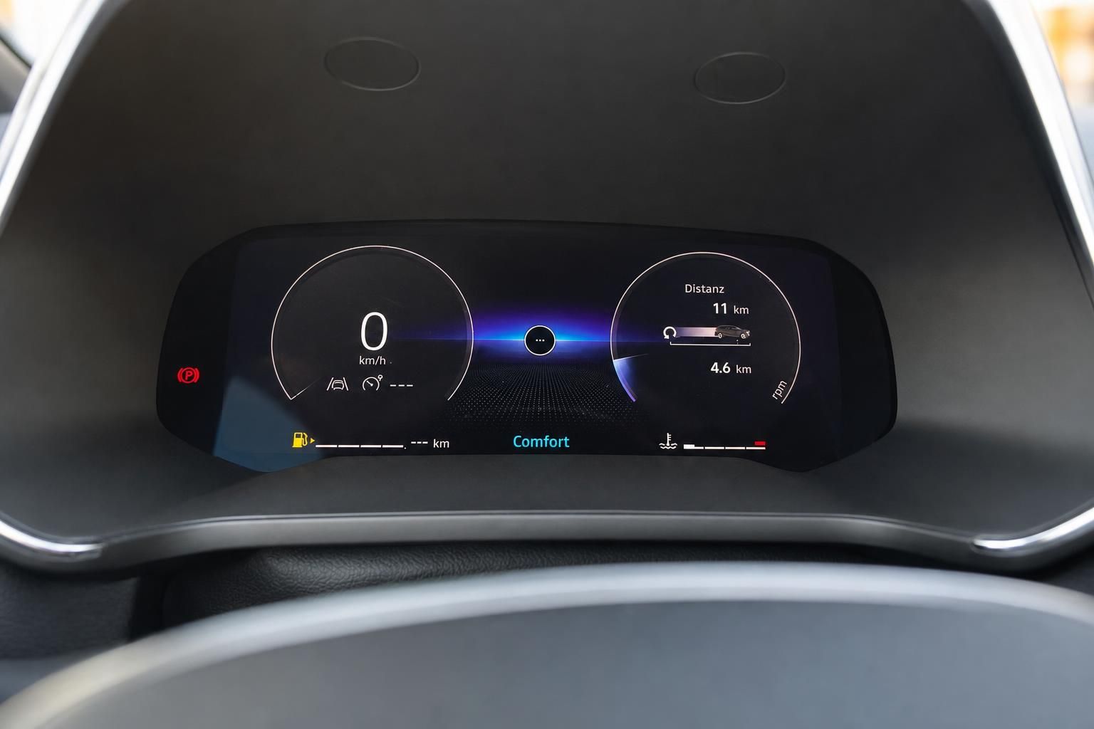 Digitales Kombiinstrument mit Tachoanzeige und Elektrofahrzeug-Distanzanzeige