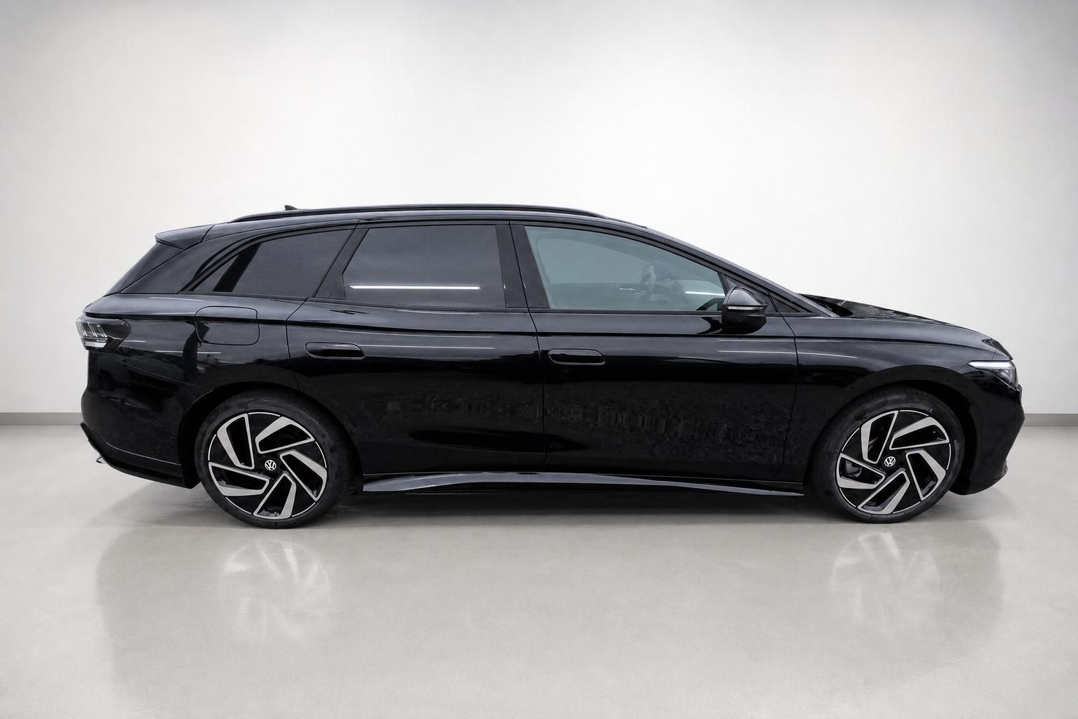 VW ID.7 Tourer Seitenansicht schwarz metallic Elektro-Kombi