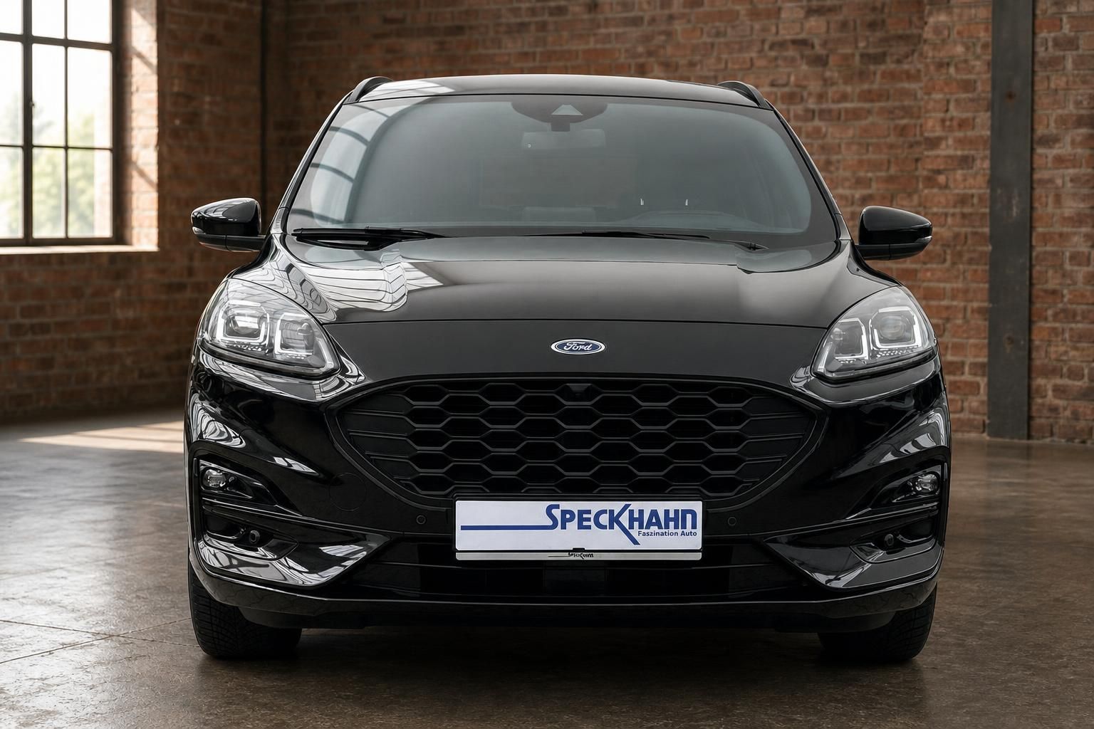 Ford Kuga schwarz Frontansicht bei Speckhahn Faszination Auto