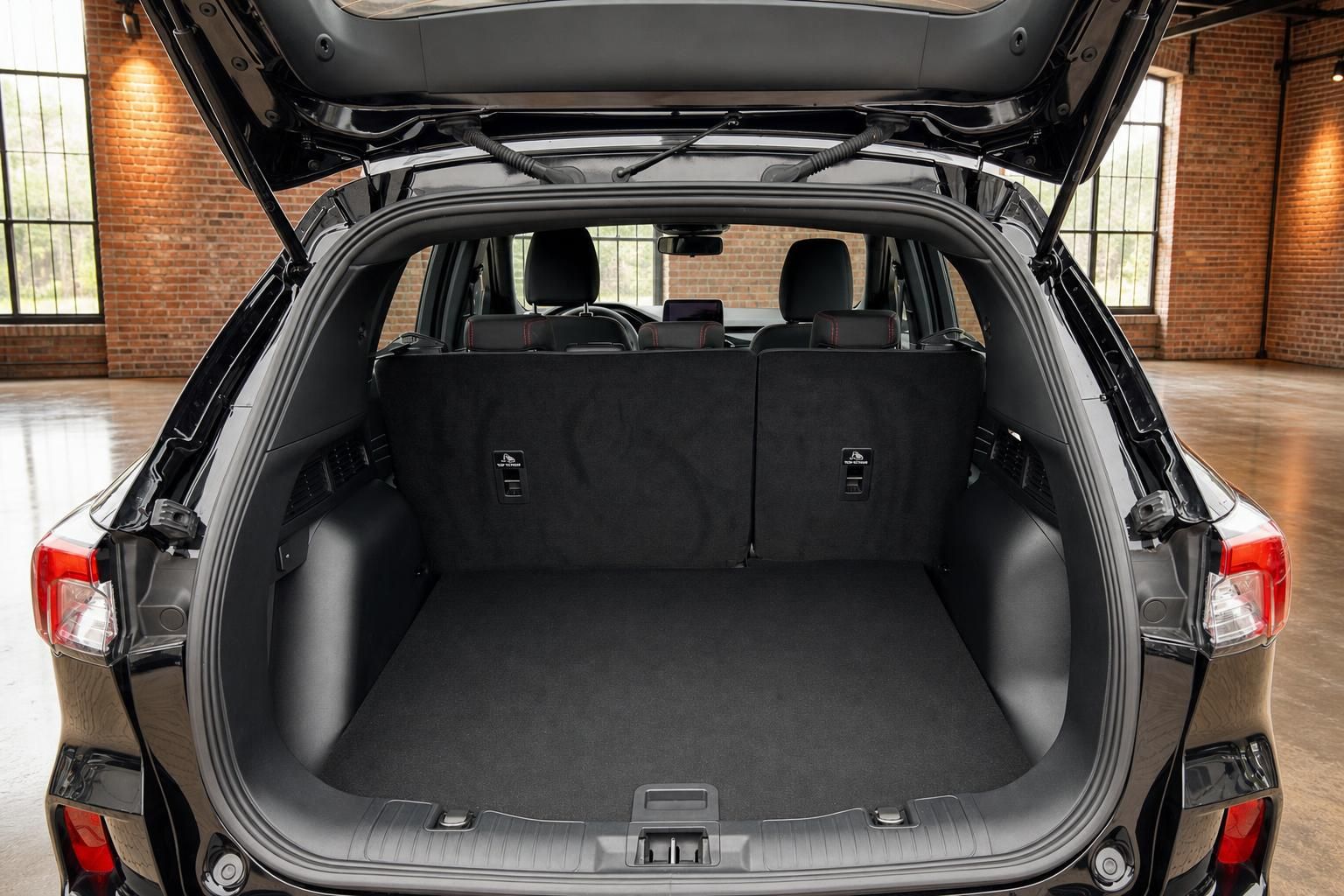 Ford Kuga Kofferraum mit umgeklappten Sitzen und viel Stauraum