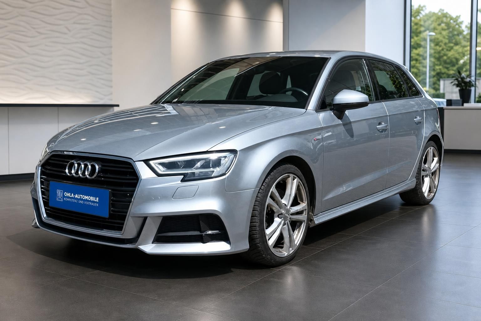 Audi A3 Sportback silber S-Line Seitenansicht schraeg vorne