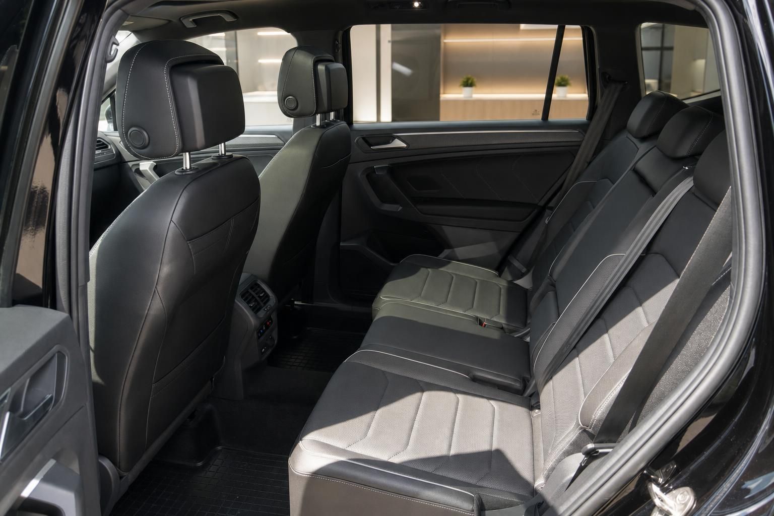VW Tiguan Rücksitzbank mit Lederausstattung von innen