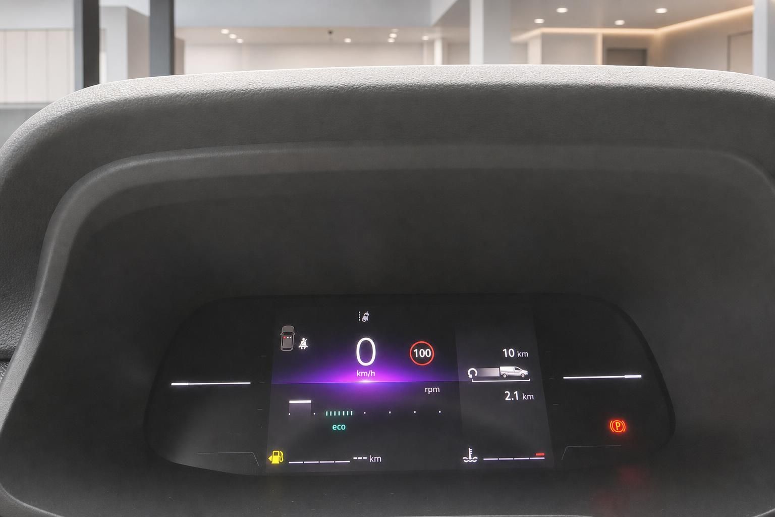Digitales Kombiinstrument mit Tempomat-Anzeige im Fahrzeugcockpit
