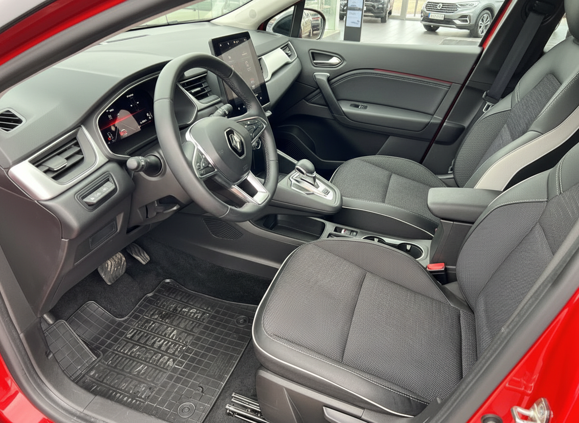 Renault Clio Innenraum rot – Cockpit mit Digitalinstrumenten, Automatikgetriebe und schwarzen Stoffsitzen