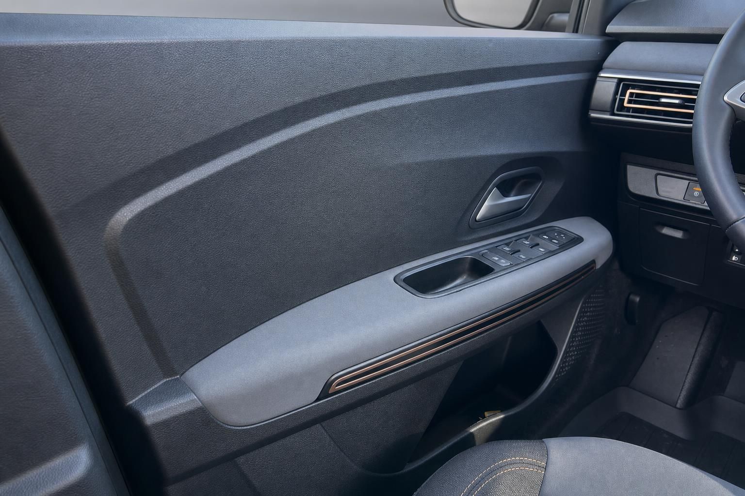 Fahrzeug Türverkleidung mit Fensterheberschaltern und Armstütze - Auto Innenausstattung Detail
