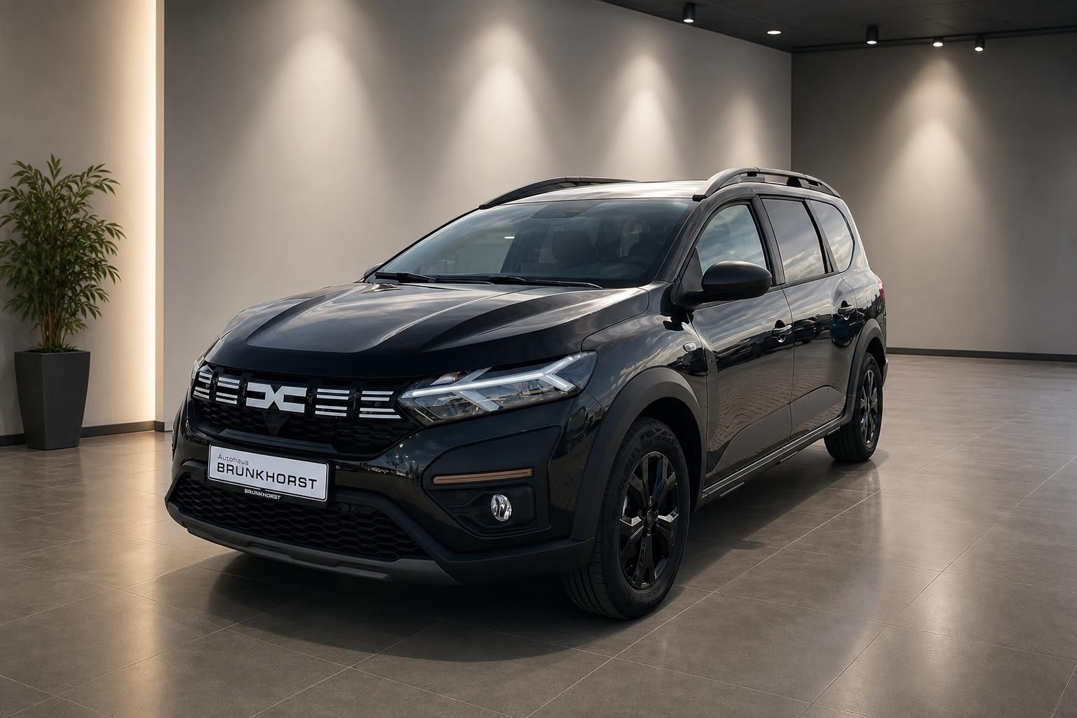 Dacia Jogger schwarz metallic Seitenansicht im Autohaus Showroom