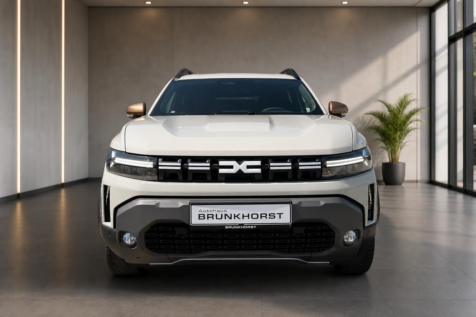 Dacia Duster SUV weiss, Frontansicht mit Kennzeichen im Autohaus Brunkhorst