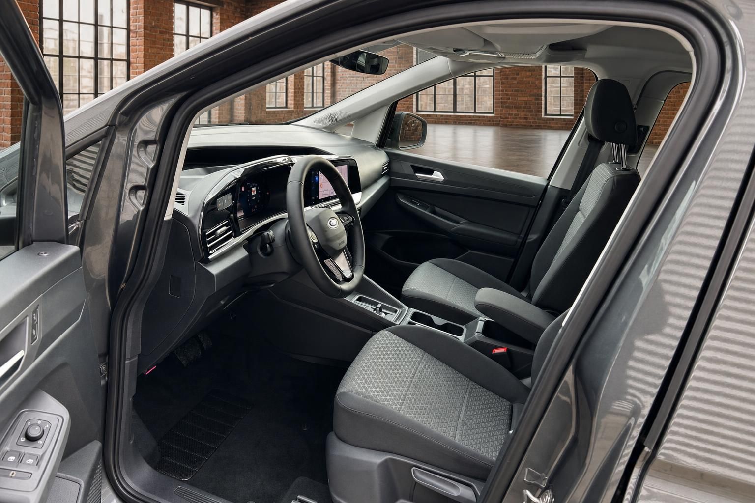 Innenraum Ford Van mit Cockpit, Lenkrad und Vordersitzen