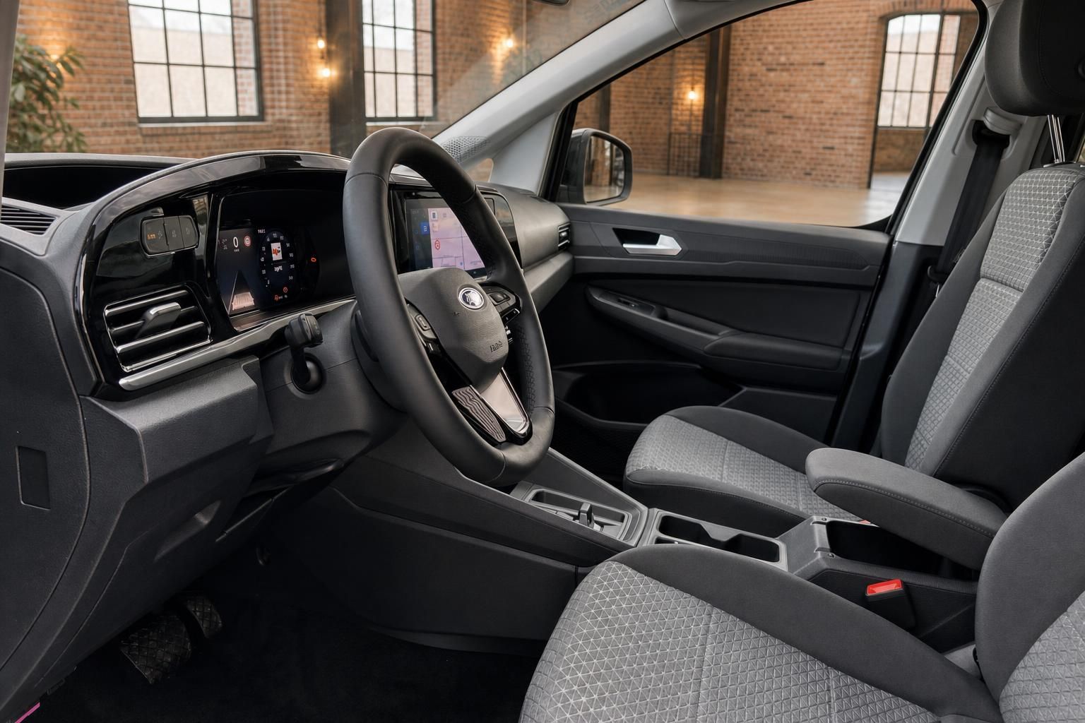 Ford Innenraum mit Cockpit, Lenkrad und Sitzen in Grau