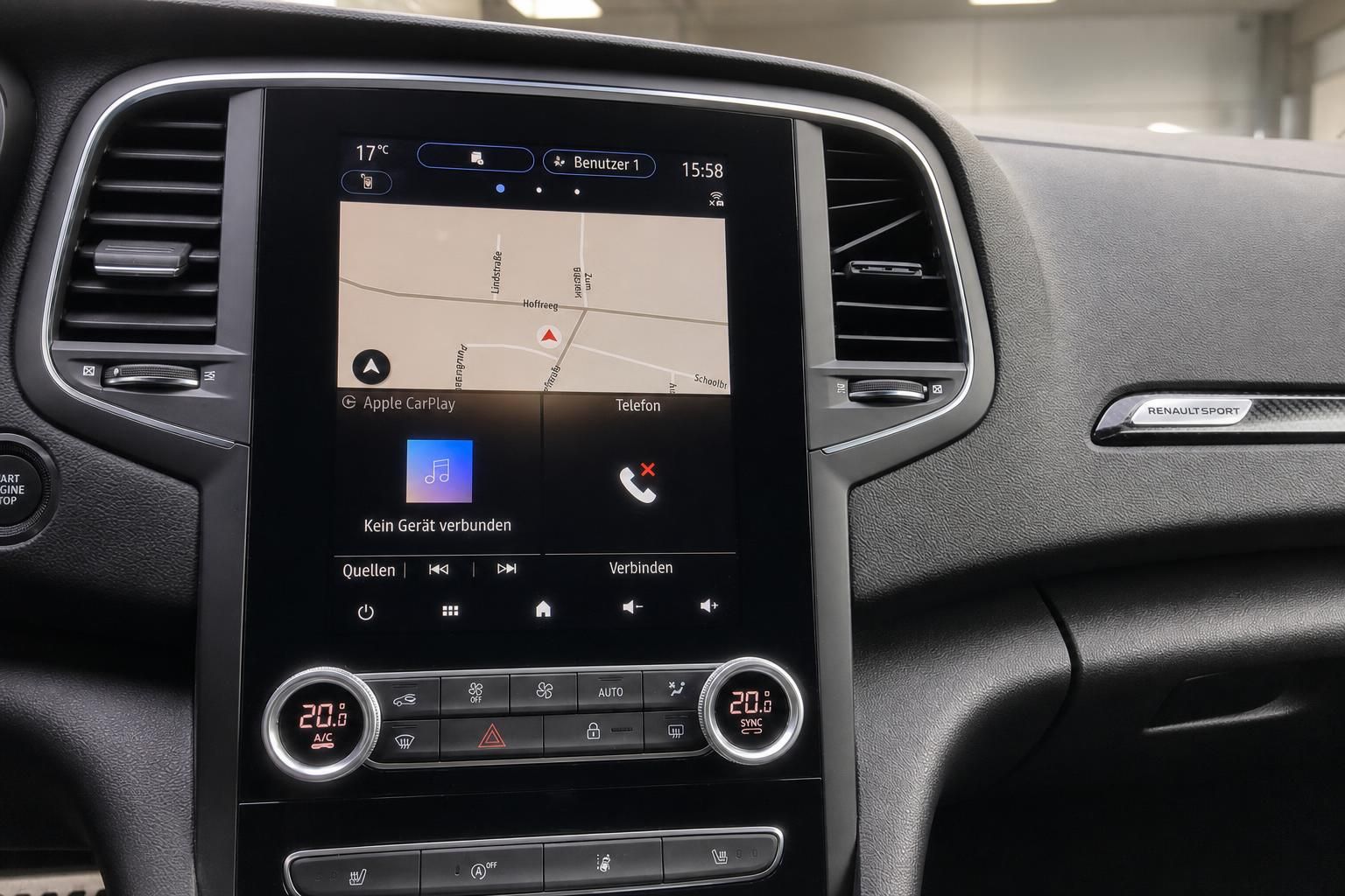 Renault Megane R.S. Infotainment Touchscreen mit Navigation und Klimabedienung