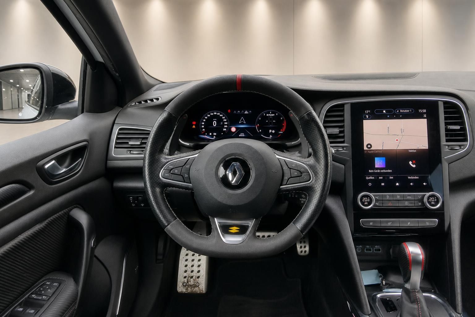 Renault Megane R.S. Cockpit mit Lenkrad und digitalem Display