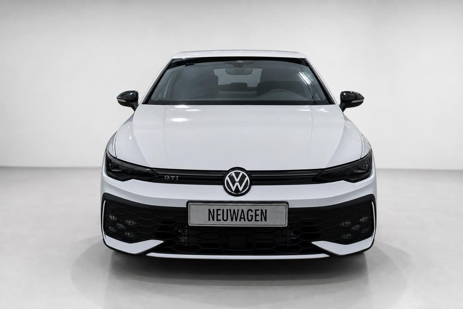 VW Golf GTI weiß Frontansicht mit Kühlergrill