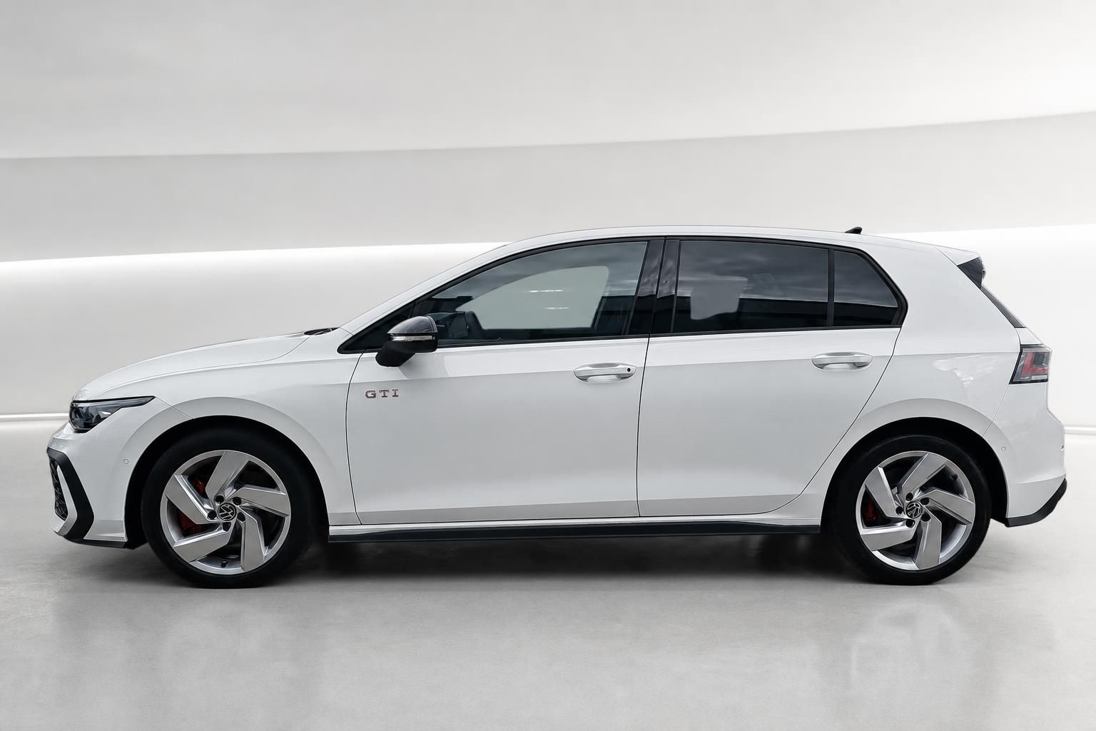 VW Golf GTI weiß Seitenansicht mit Alufelgen
