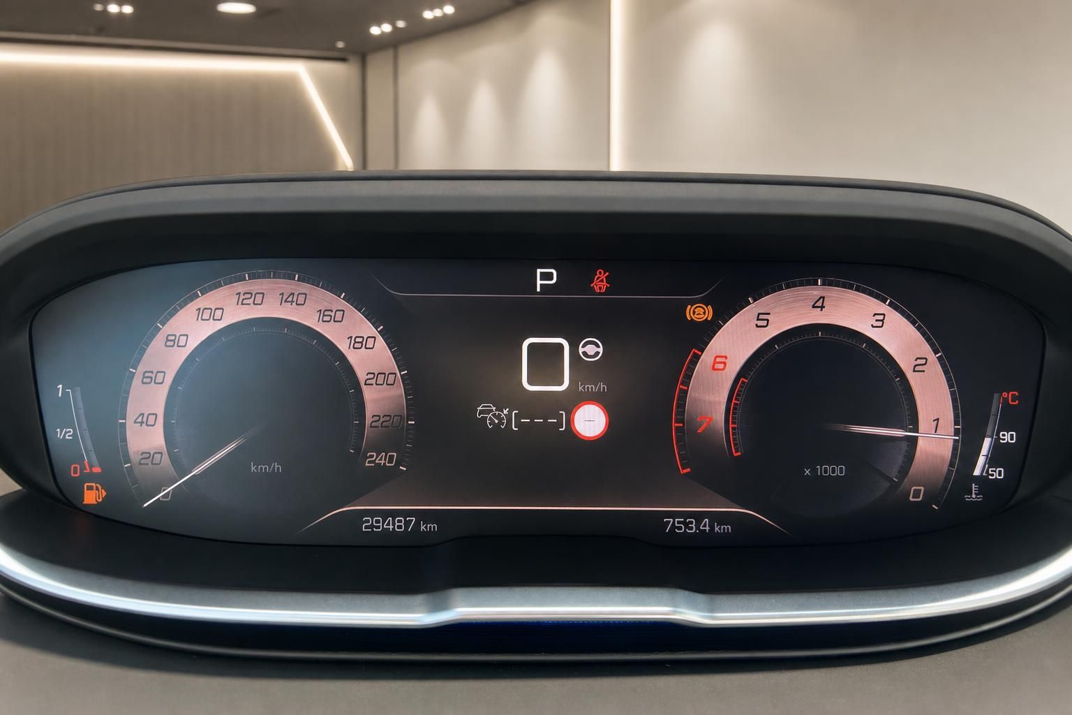 Peugeot digitales Kombiinstrument mit Tacho, Drehzahlmesser und 29487 km Kilometerstand