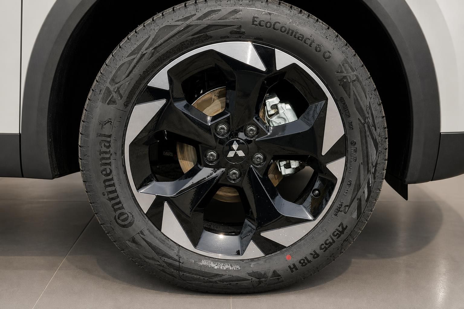 Mitsubishi Grandis 18-Zoll Leichtmetallfelge schwarz poliert mit Continental EcoContact 6 Reifen 215/55 R18