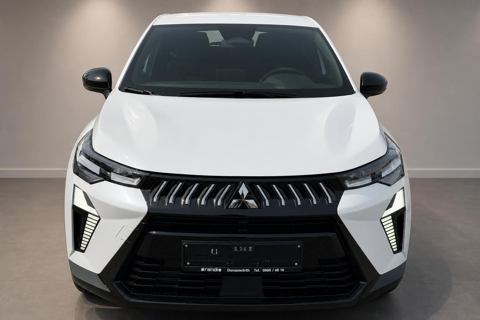 Mitsubishi ASX weiss SUV Frontansicht gerade mit Dynamic Shield Kühlergrill