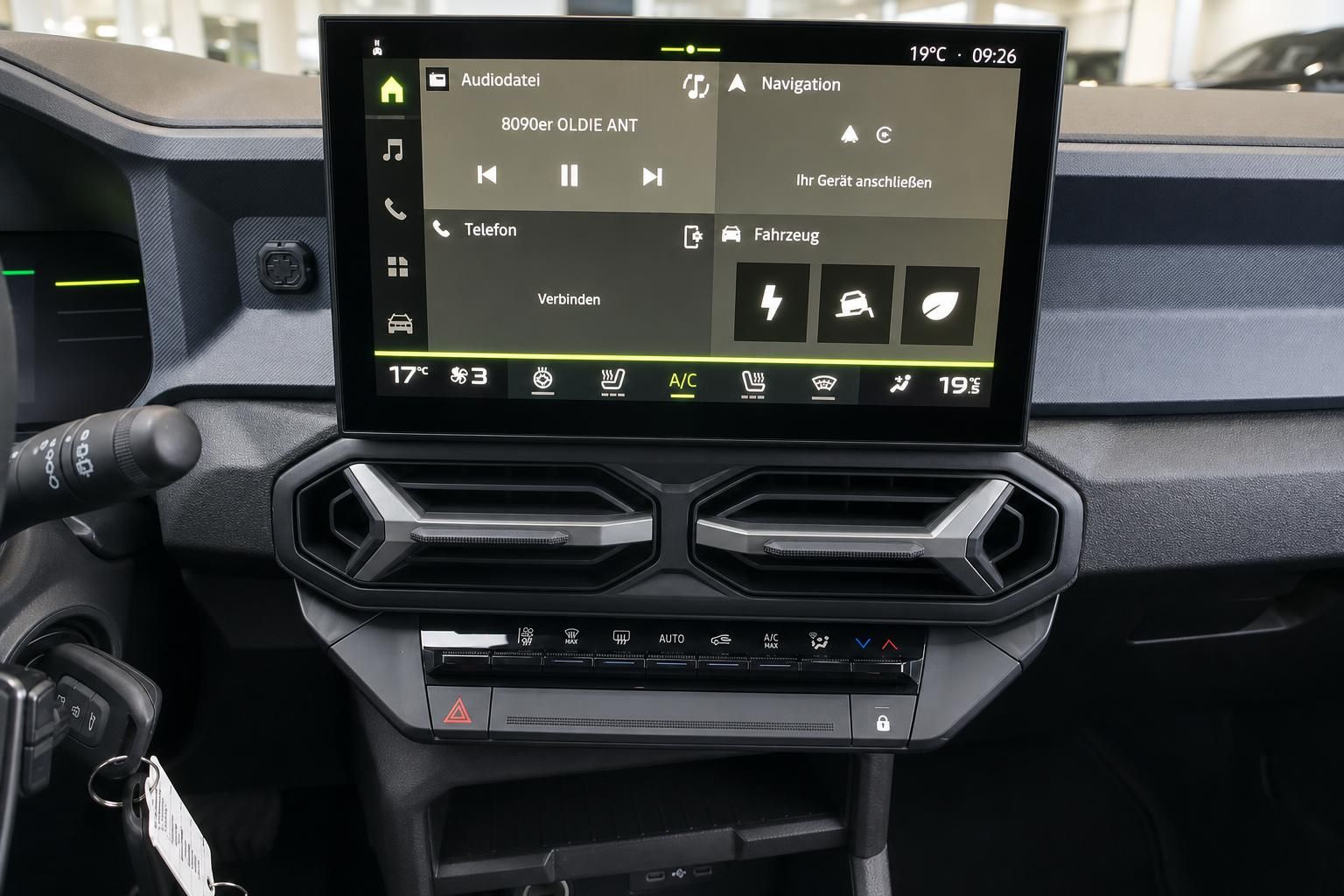 Dacia Duster Touchscreen Infotainment-System mit Navigationsoberfläche und Klimabedienung