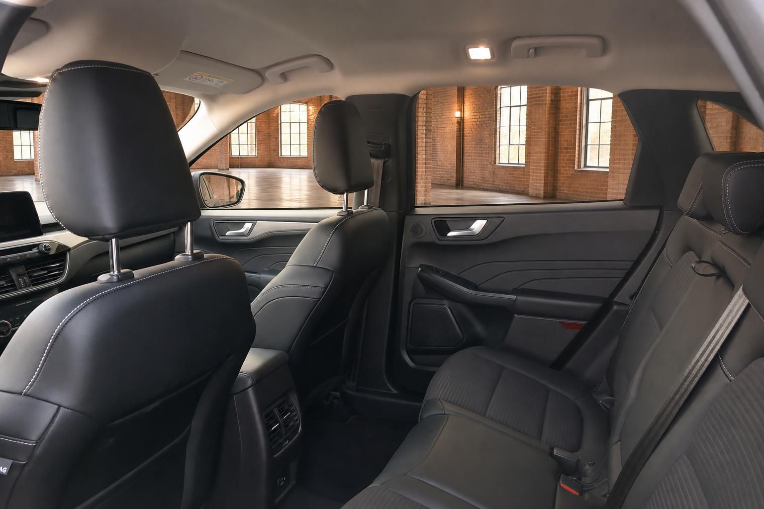 Ford Rücksitze mit schwarzem Ledersitzbezug im Innenraum
