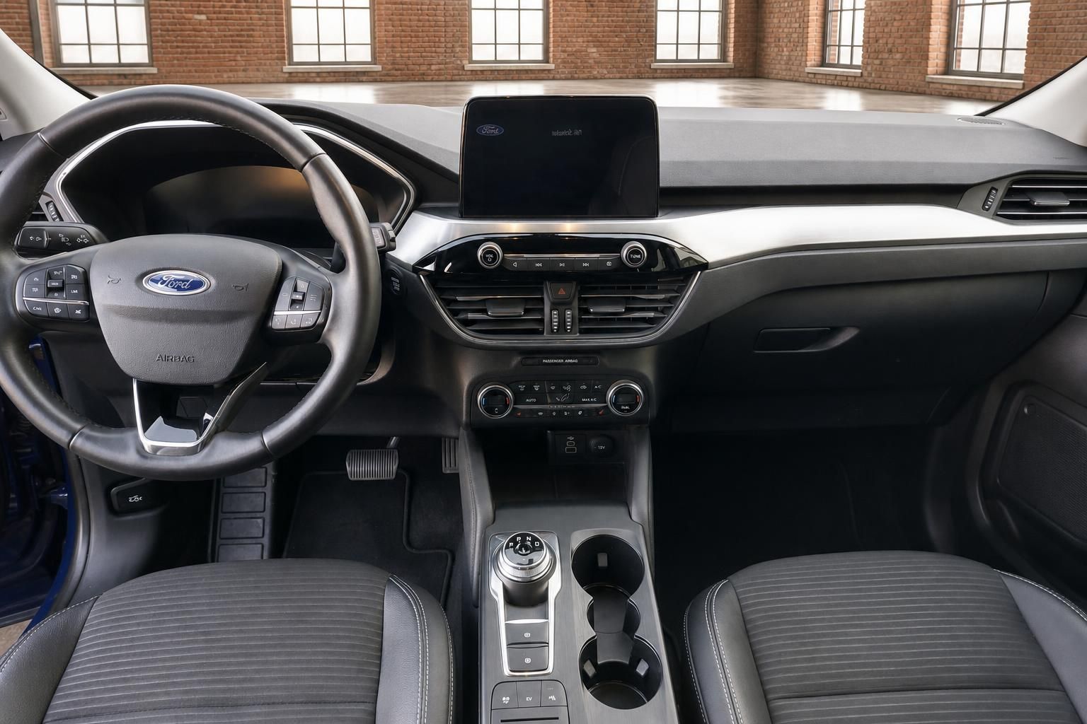 Ford Armaturenbrett mit Mittelkonsole und Schaltung im Detail