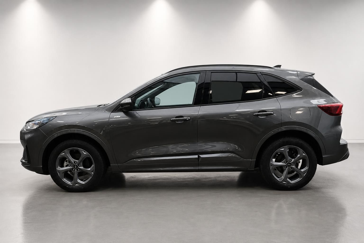 Ford Kuga grau Seitenansicht Profil Studioaufnahme