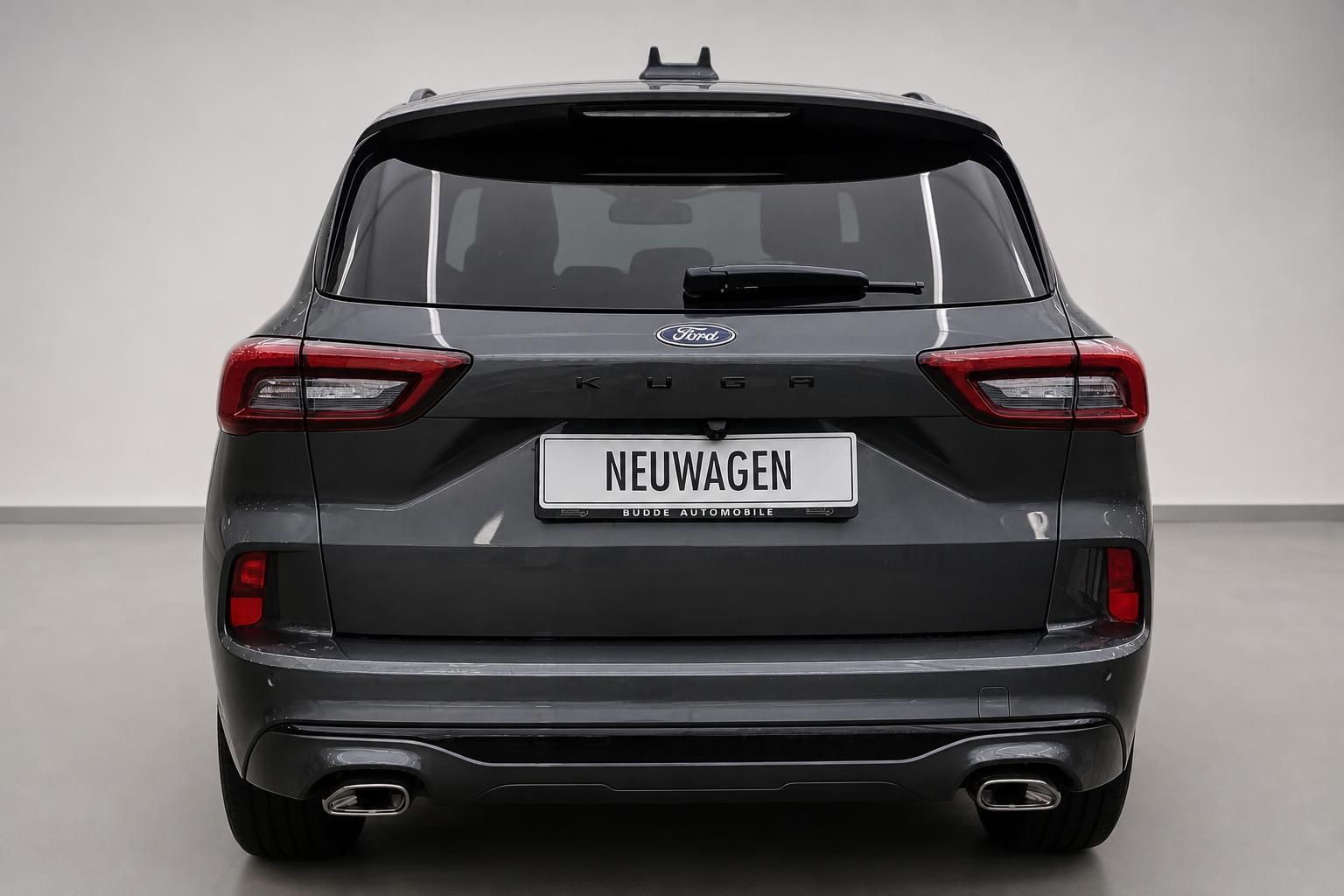 Ford Kuga grau Heckansicht Neuwagen SUV Studioaufnahme