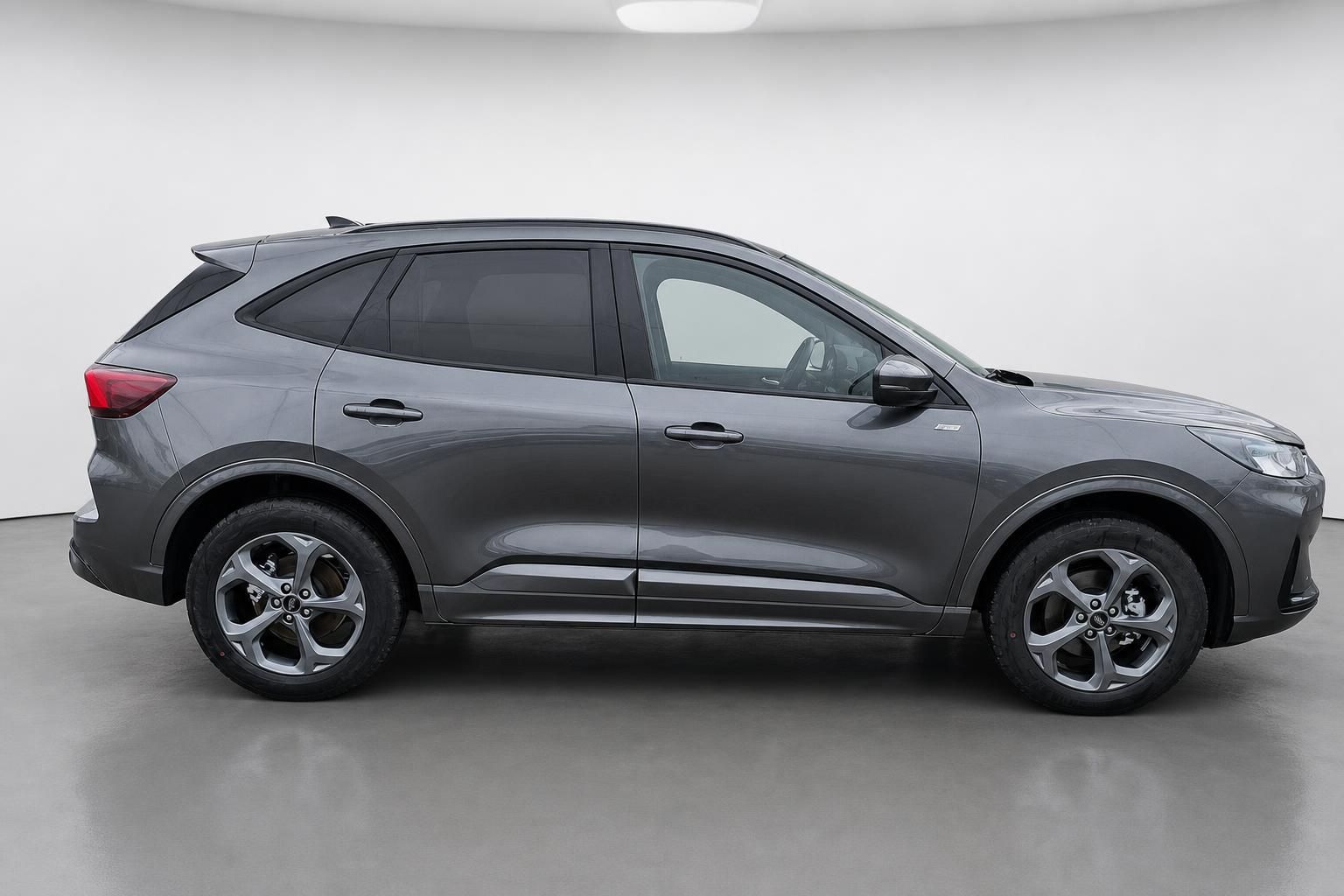 Ford Kuga grau Seitenansicht SUV mit Leichtmetallfelgen