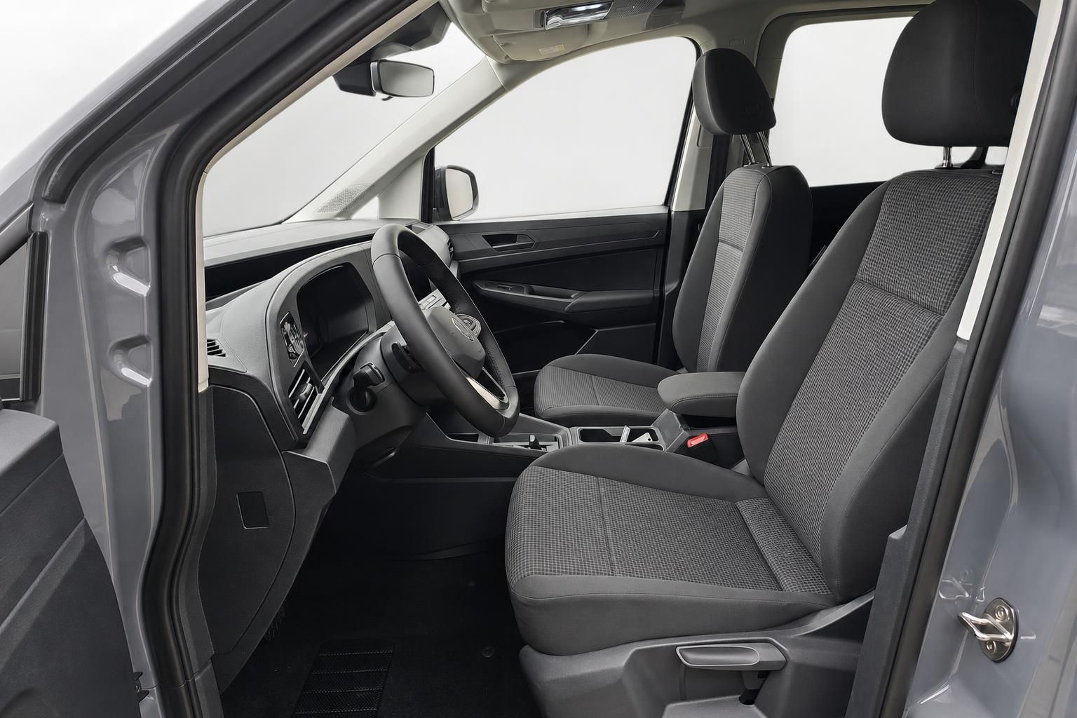 VW Caddy Innenraum Fahrersitz und Armaturenbrett Nahaufnahme